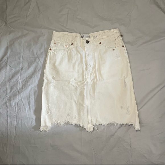 Zara ‘the mini skirt in off white’ - Picture 1 of 7